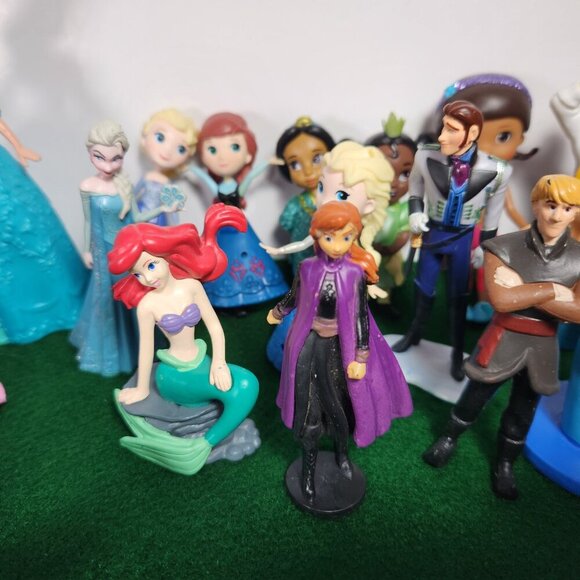 Disney Action Figures Lot 35 Princesses Frozen Cinderella Variety Cake Toppers - Picture 11 of 16